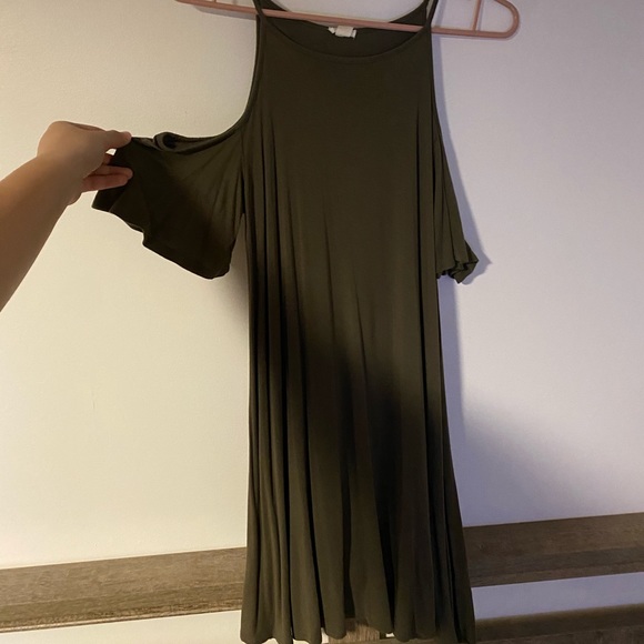 green open shoulder dress - Picture 2 of 2